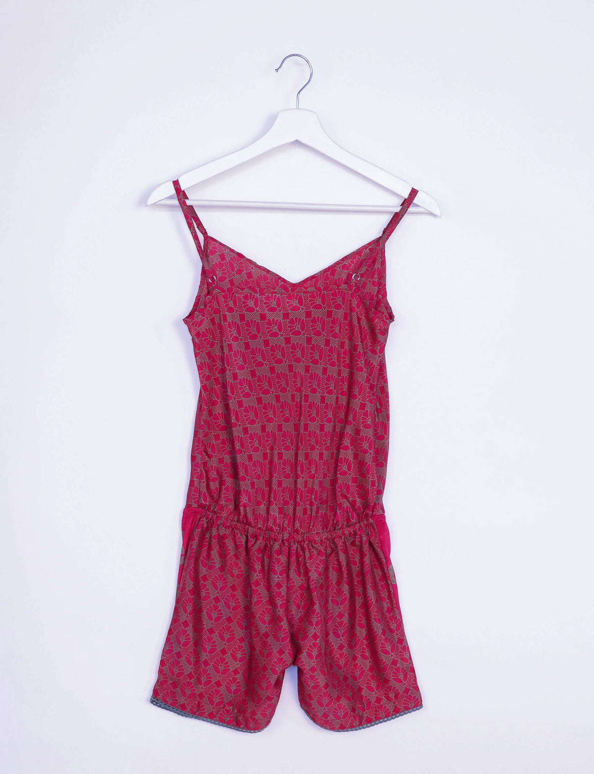 Mono corto con encaje - Diseño micro rojo