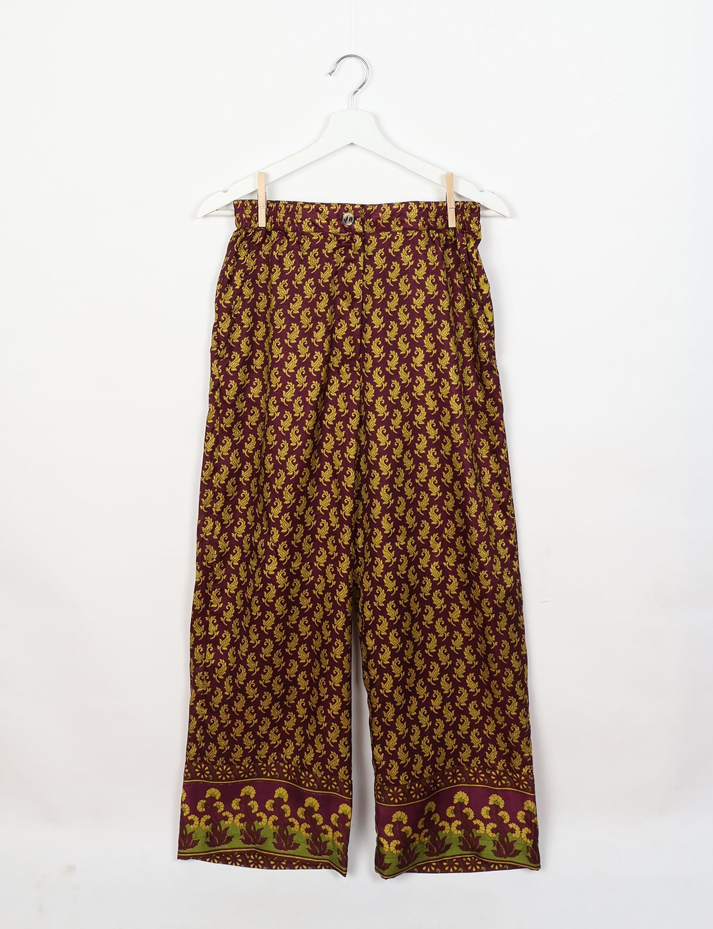 Comfortable and stylish lounge set crafted with care, representing eco clothing, carbon neutral clothing, and repurposed clothing. A co-ord set aligned with conscious clothing, upcycled women’s clothing, and the spirit of the fashion revolution.