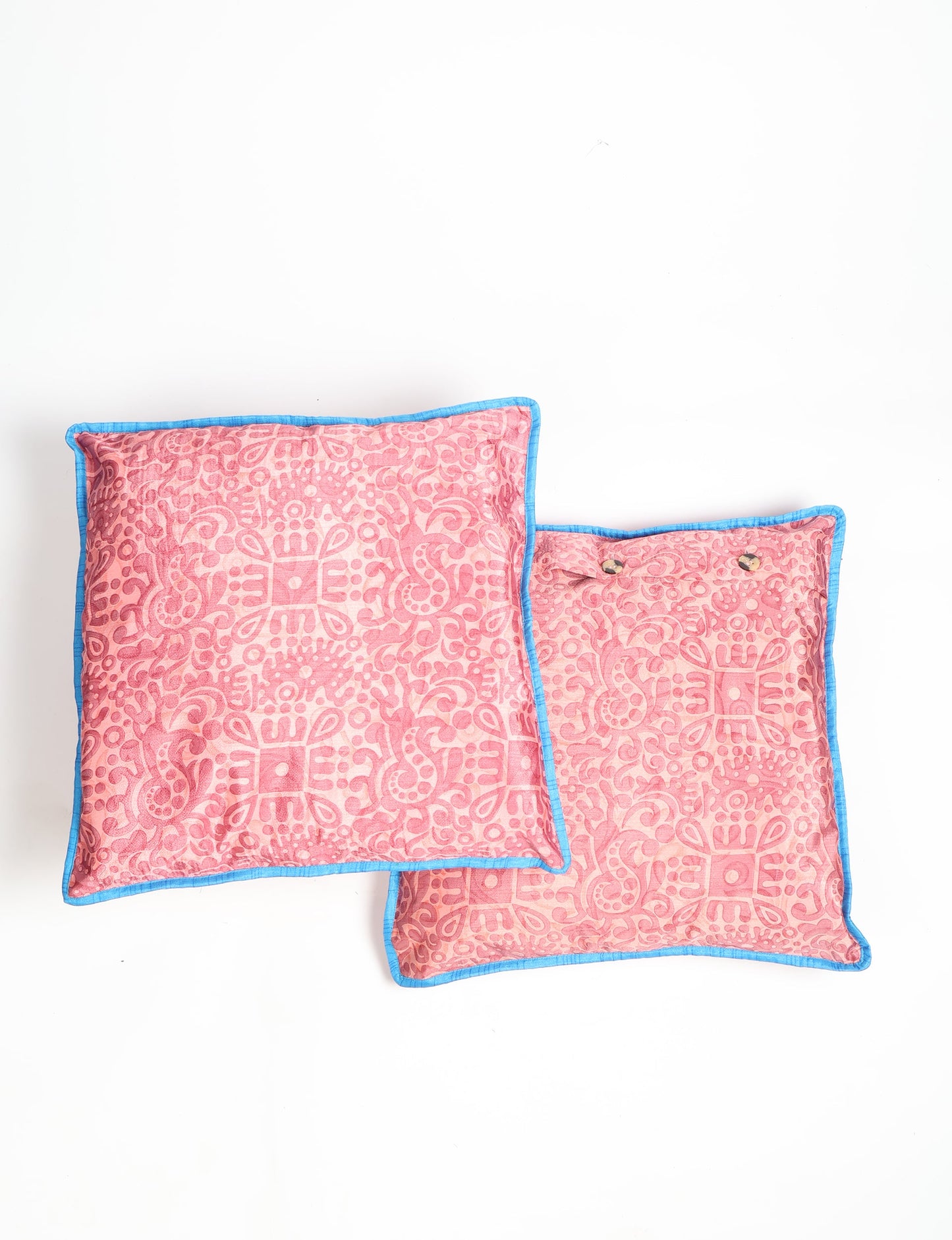 Upcycled sari cushion cover with piping edge, 40x40 cm, eco-friendly and sustainable home decor.