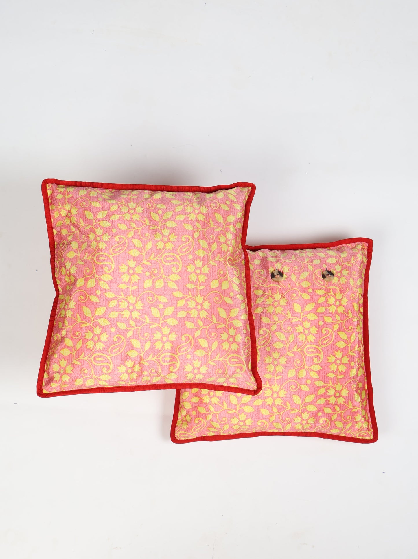 Cushion cover with piping edge made from recycled sari fabric, featuring a tailored look with three-button closure. An elegant piece of ethical fashion, promoting conscious clothing, recycled fashion, and sustainable products.