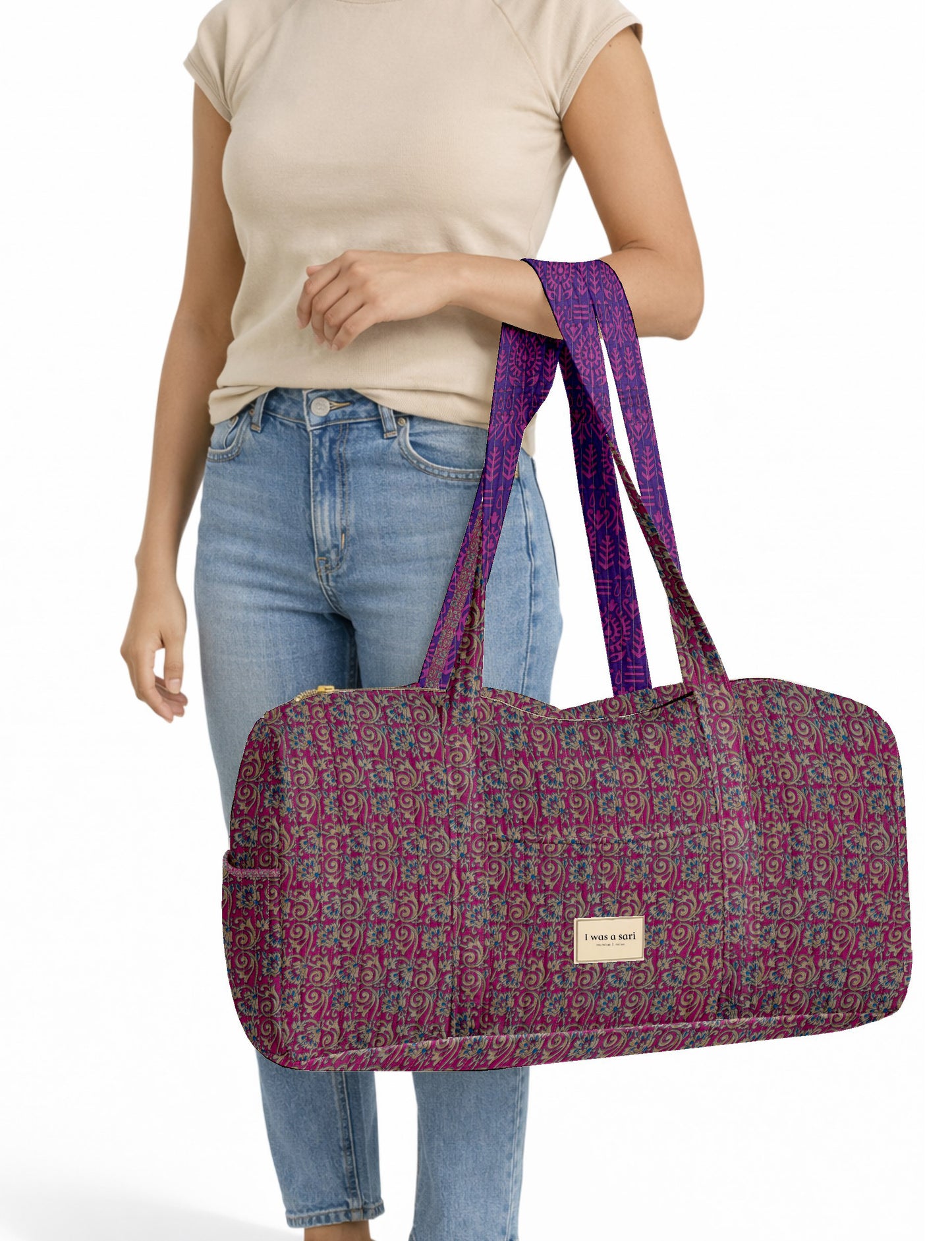 Quilted travel barrel bag with spacious interior and dual handles
Stylish quilted barrel handbag for daily use and short trips
Quilted barrel duffle-style bag with zip closure and inner pouch
I was a Sari quilted barrel bag front view showing structured shape
Quilted barrel bag side view highlighting size and handle drop
Open quilted barrel bag showing spacious interior and pouch