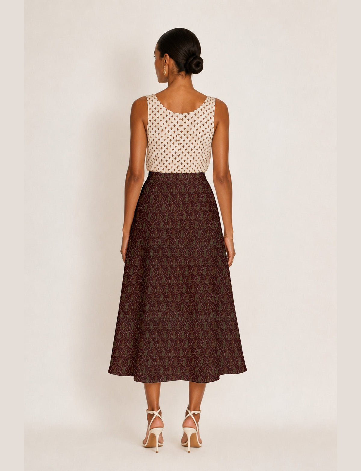 A line skirt with slit - Red Paisley