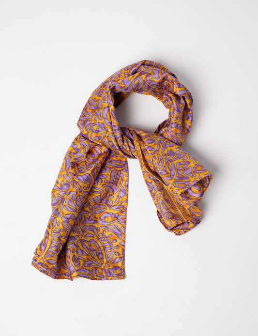 Chic and eco-friendly FOULARD square scarves, perfect for dressing up any outfit. Versatile styling around the head or neck for sunny days outdoors and evenings indoors, in warm and cooler climes. Ethical, eco-friendly, and stylish accessories to elevate your sustainable fashion game.