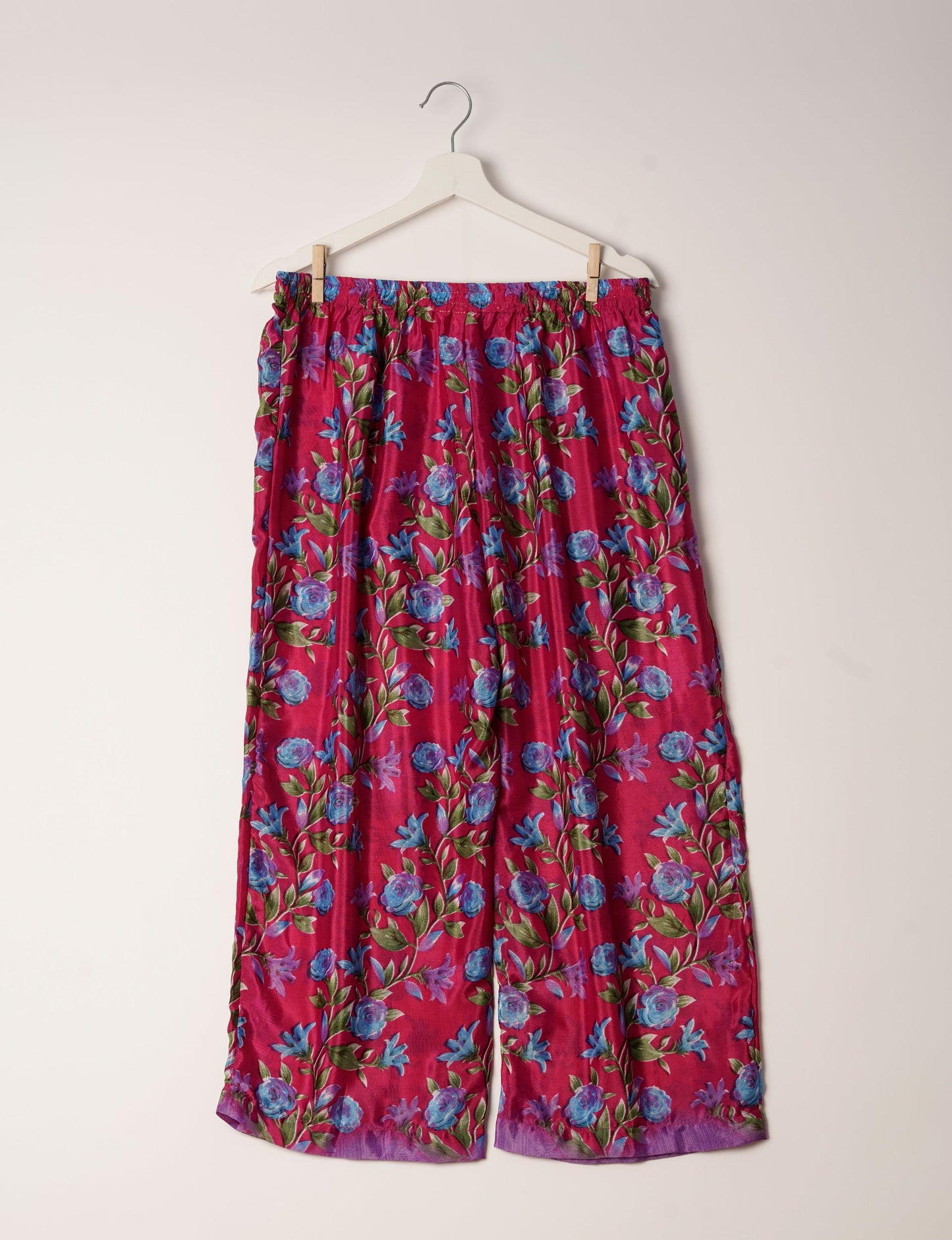 Discover the epitome of ethical sleepwear with our PJ Set Long – a blend of comfort, sustainability, and chic design. Crafted by skilled Mumbai artisans from upcycled saris, these pajamas redefine eco-friendly fashion, offering a conscious choice for your wardrobe.