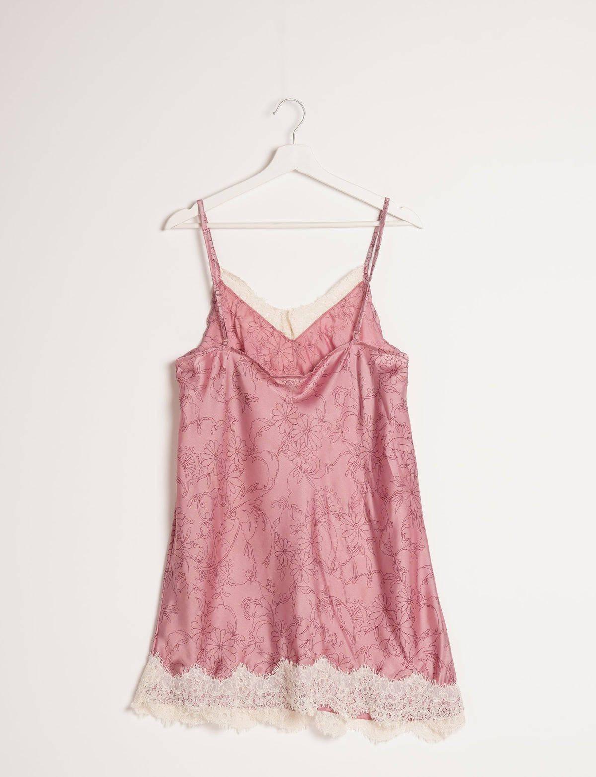 Experience nighttime luxury with our NIGHT DRESS ā a true sleeping beauty crafted from upcycled sari fabric by dedicated artisans. Seamlessly combining purpose and comfort, these nightdresses offer a relaxed fit and lightweight material, ideal for sleeping, lounging, or enjoying a tranquil moment sipping coffee on your balcony.