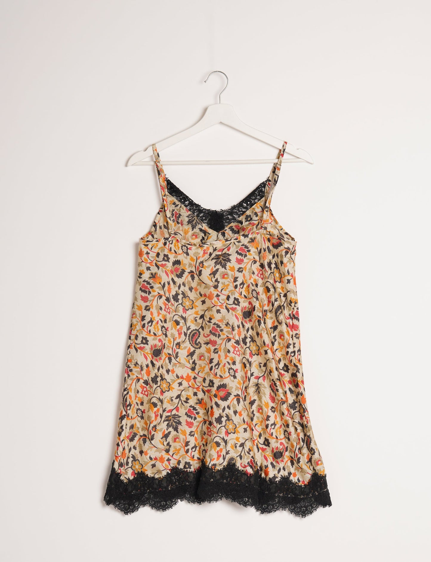 Experience nighttime luxury with our NIGHT DRESS – a true sleeping beauty crafted from upcycled sari fabric by dedicated artisans. Seamlessly combining purpose and comfort, these nightdresses offer a relaxed fit and lightweight material, ideal for sleeping, lounging, or enjoying a tranquil moment sipping coffee on your balcony.