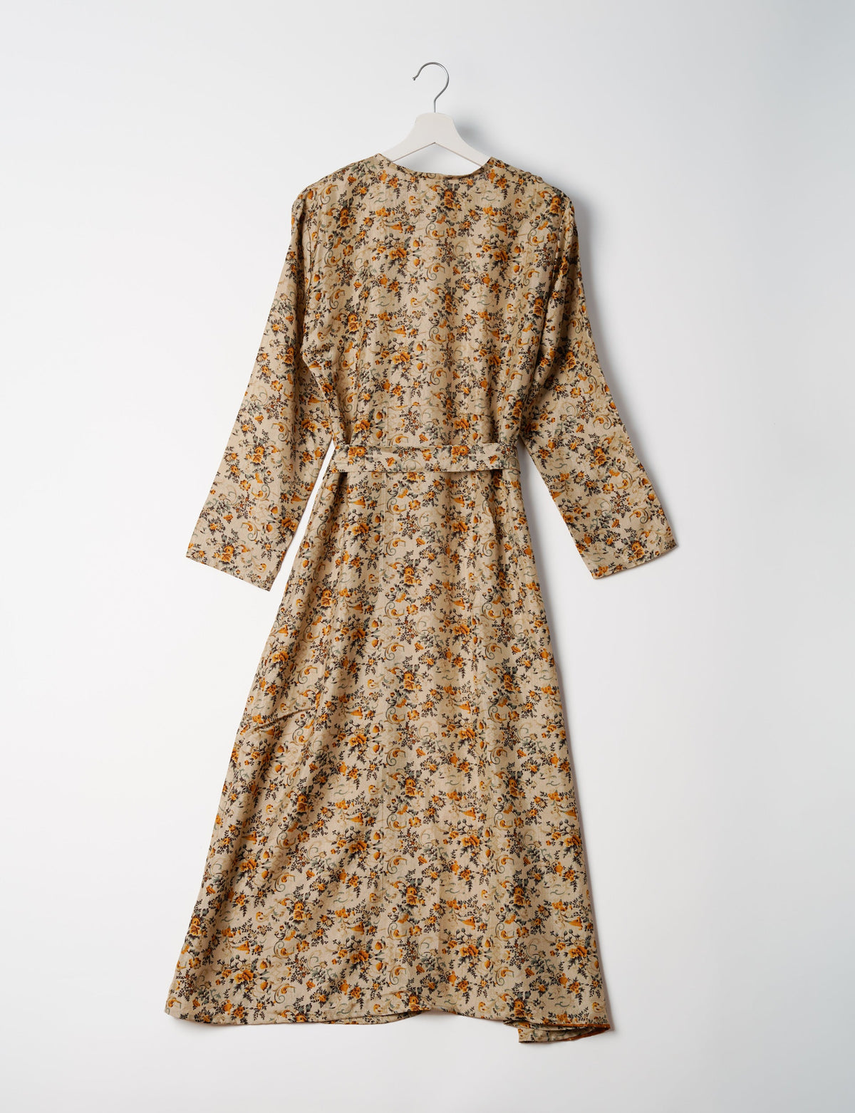 Beach robe made from upcycled saris, embodying ethical and sustainable fashion principles. Perfect for eco-conscious beachgoers and mindful living enthusiasts.