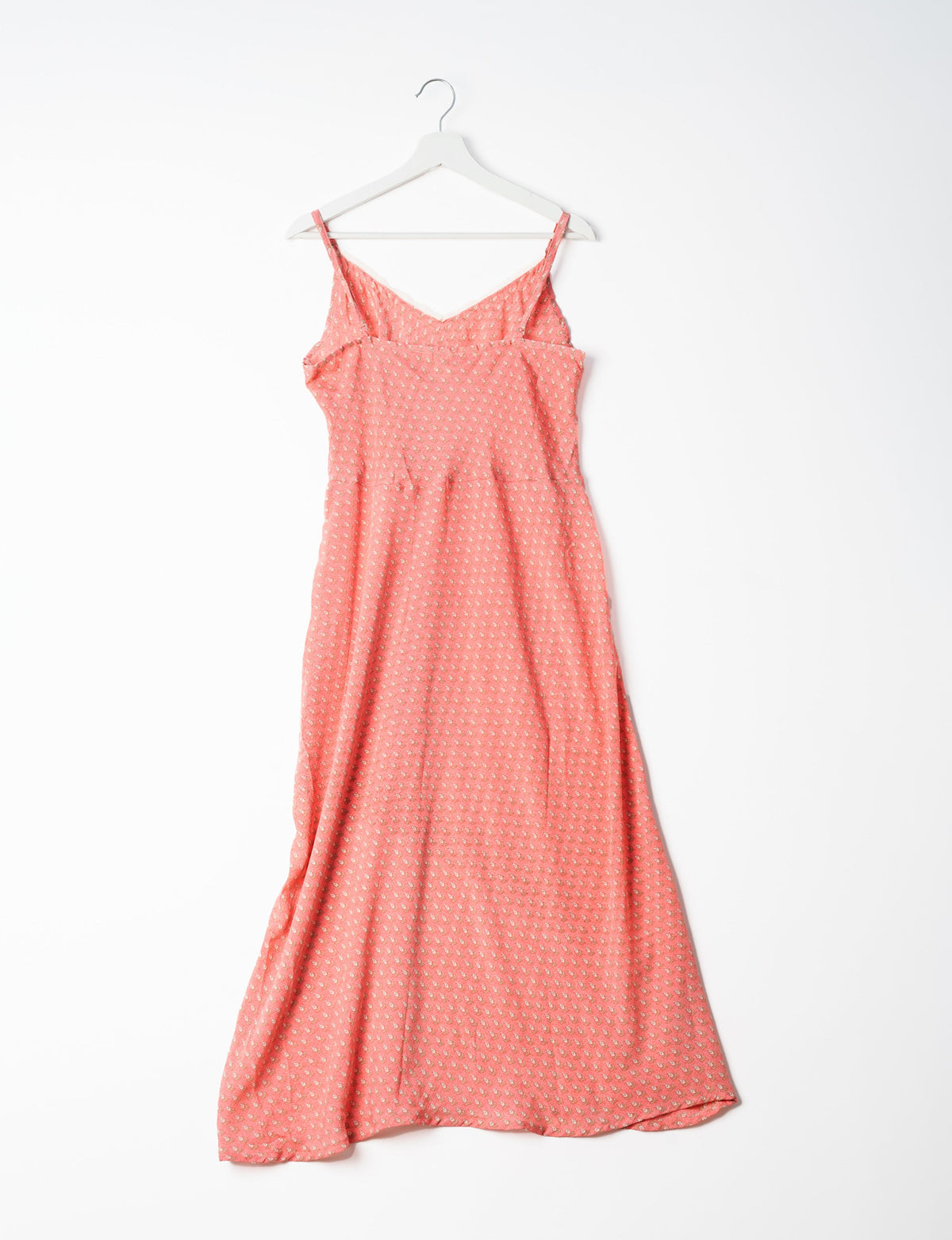 Spaghetti strap dress made from sustainable materials, embodying ethical fashion principles. Ideal for eco-friendly travelers seeking laid-back style.