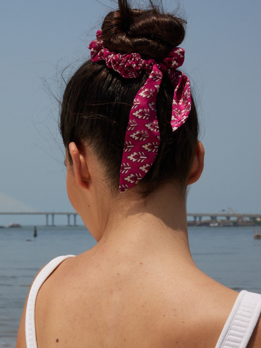 Upcycled sari elastic headband in colorful recycled fabric, handmade with zero waste clothing practices—an example of ethical clothing, fair trade fashion, and eco friendly fashion supporting climate neutral, sustainable women’s clothing.