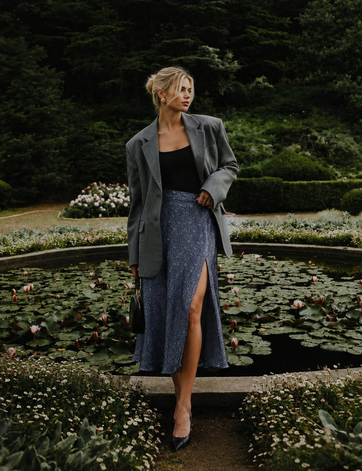 A line skirt with slit