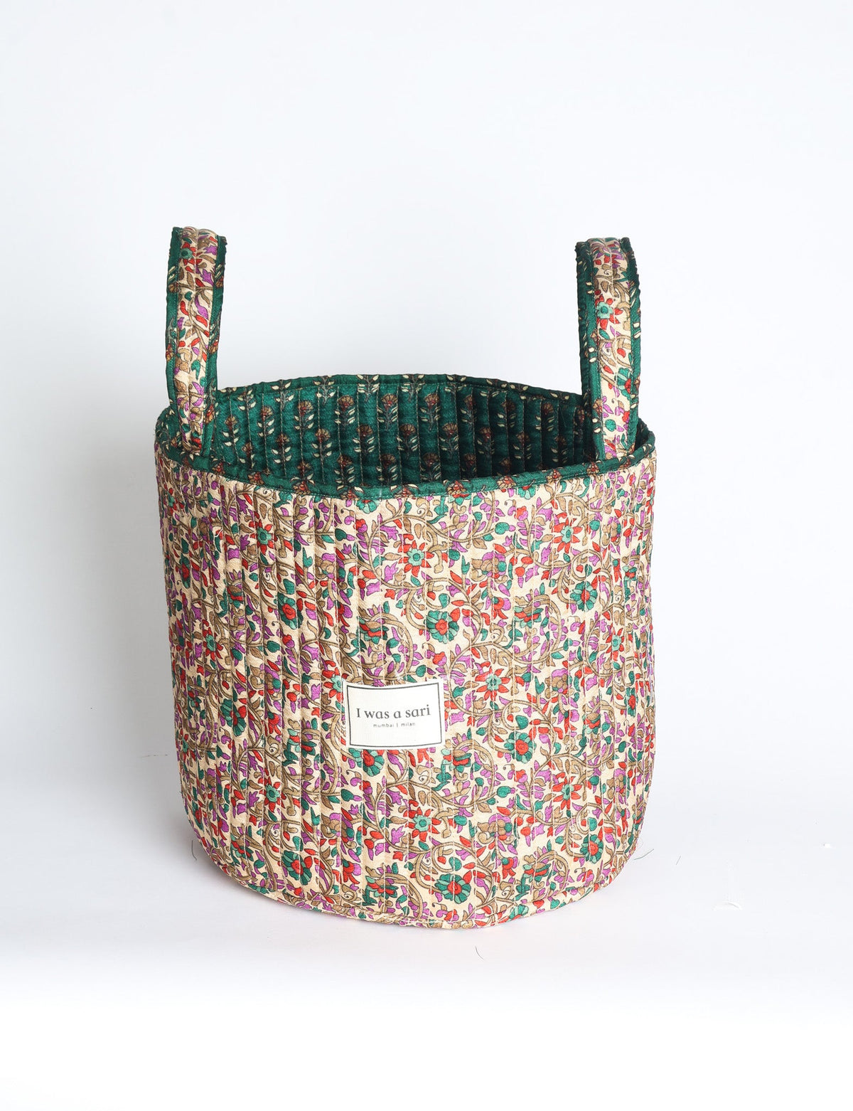 Quilted storage basket with handle