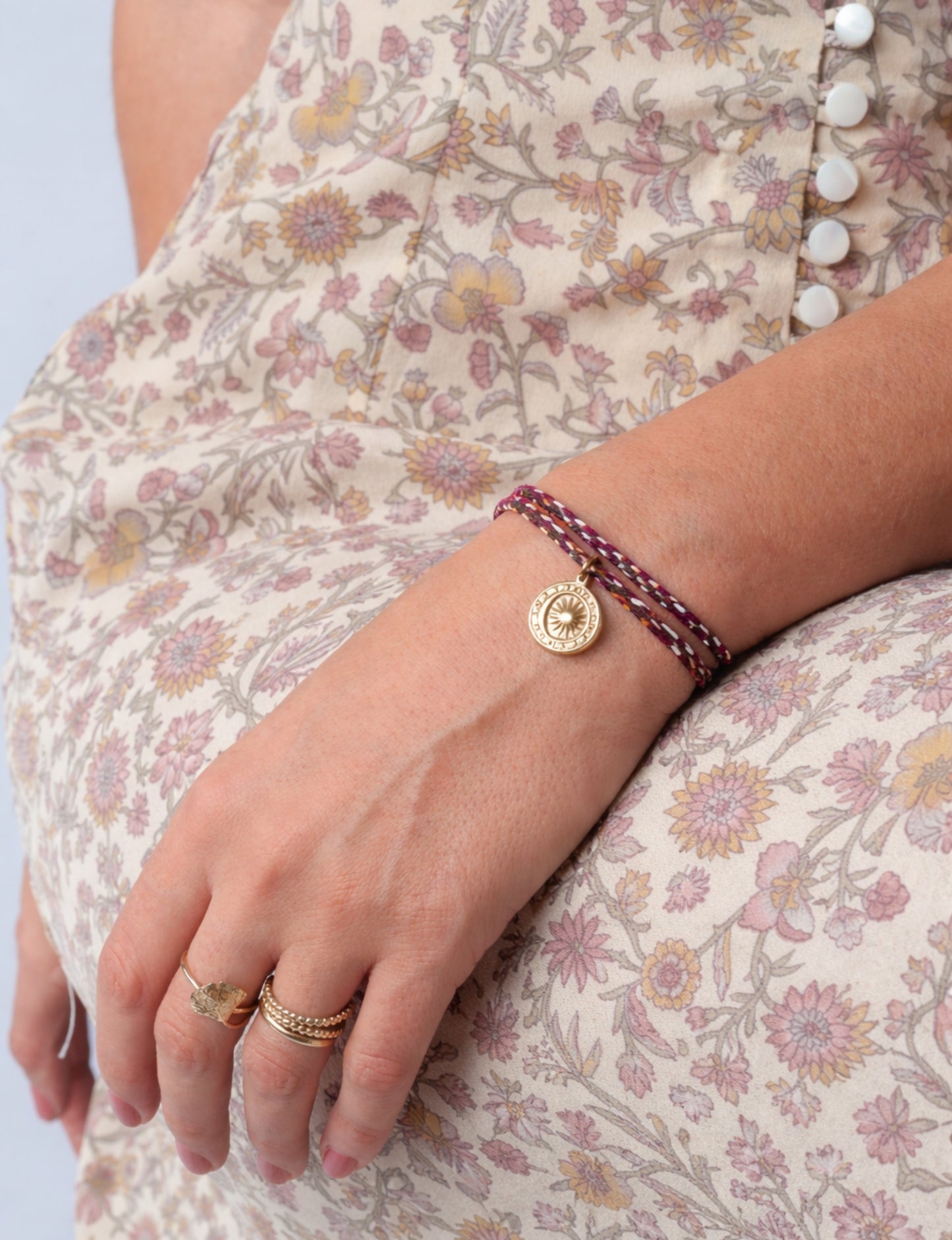 Bracelet cordon avec breloque médaillon soleil - Abstrait marron