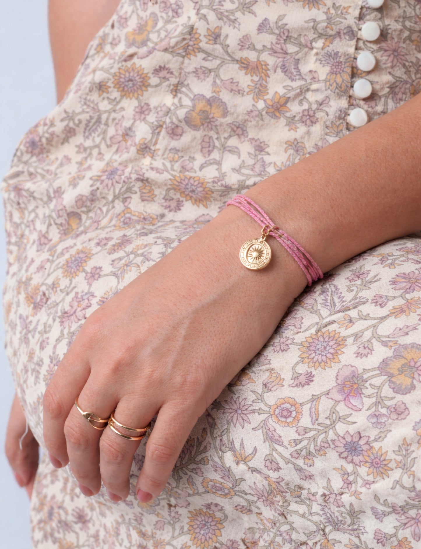 Cord bracelet with charm sun medallion - Pink Abstract