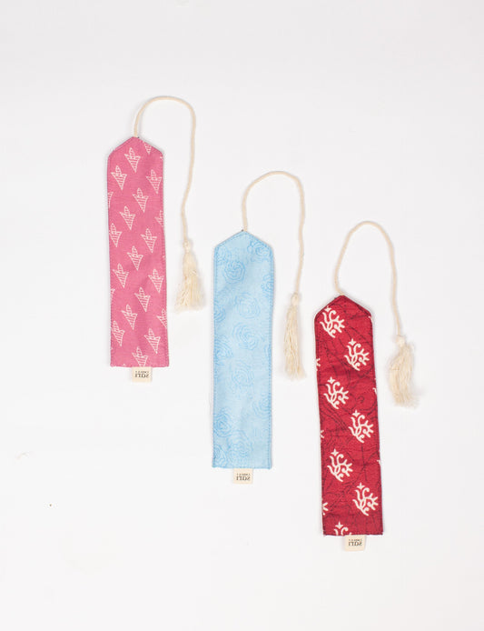 A chic Cloth Bookmark from BOOKMARK, made from upcycled garments, showcasing ethical fashion and sustainable practices. Perfect for elevating your reading experience while embracing zero waste clothing and slow fashion. Explore eco-friendly products crafted from recycled materials for an elegant touch to your favorite books.