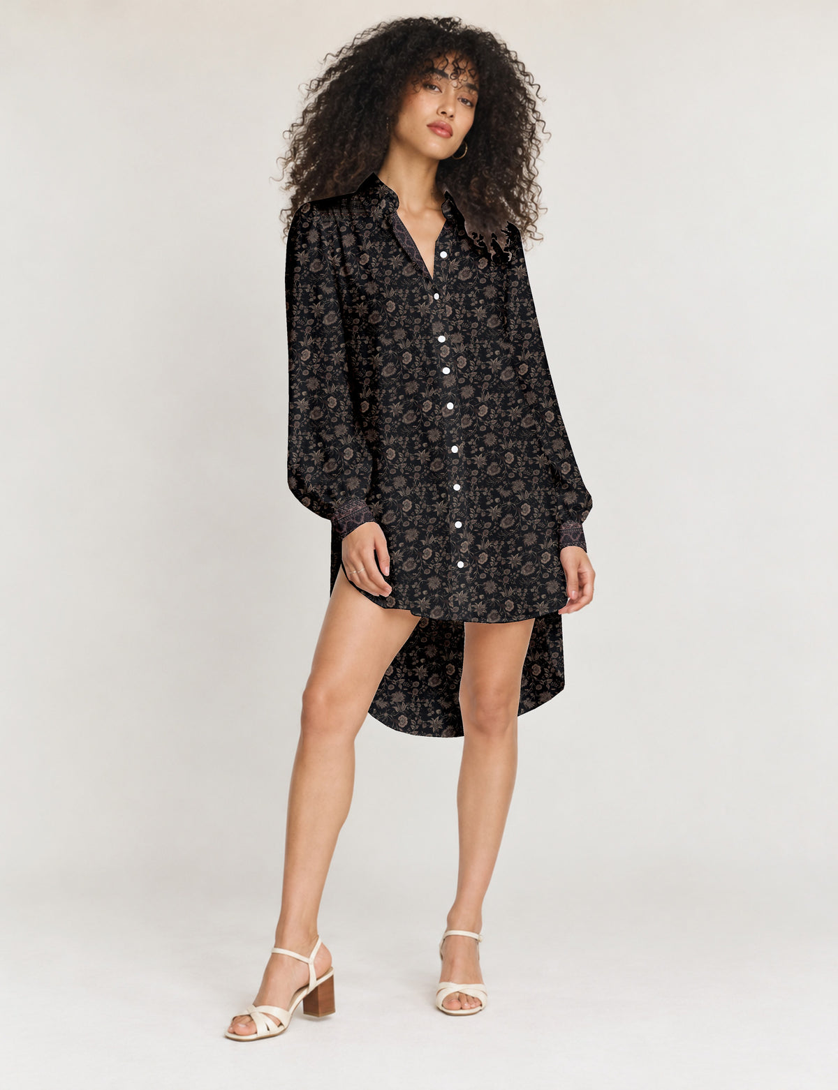 High low shirt with a relaxed fit, button-down front, classic collar, gathered shoulders and full-length blouson sleeves.