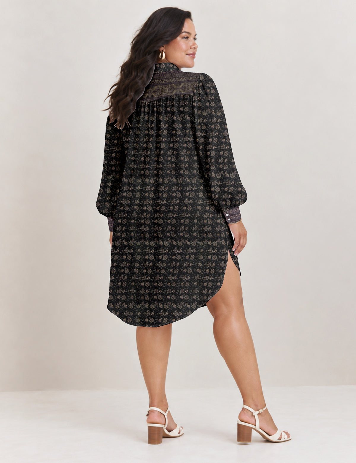 High low shirt with a relaxed fit, button-down front, classic collar, gathered shoulders and full-length blouson sleeves.