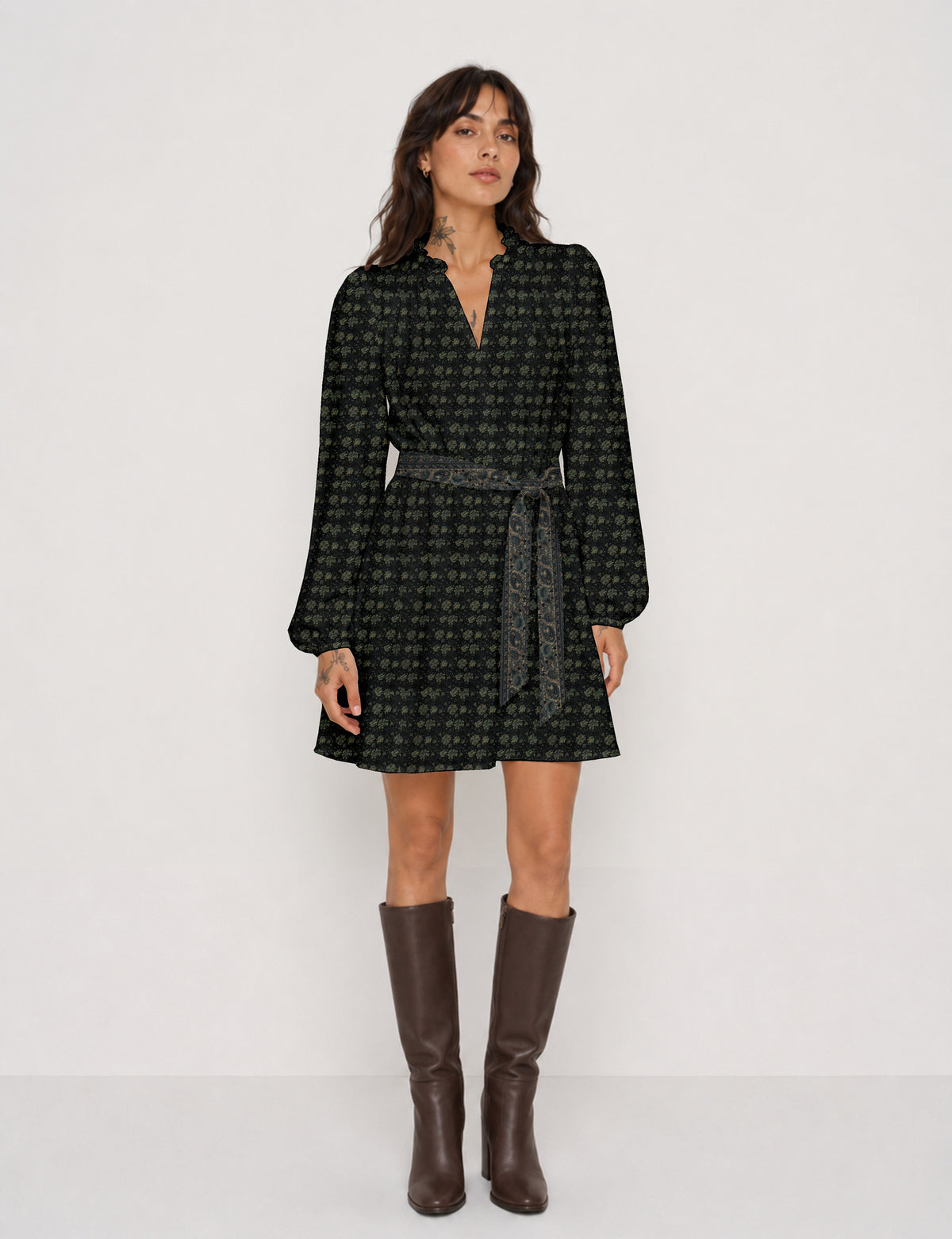 Swing dress with belt - Black Tropical