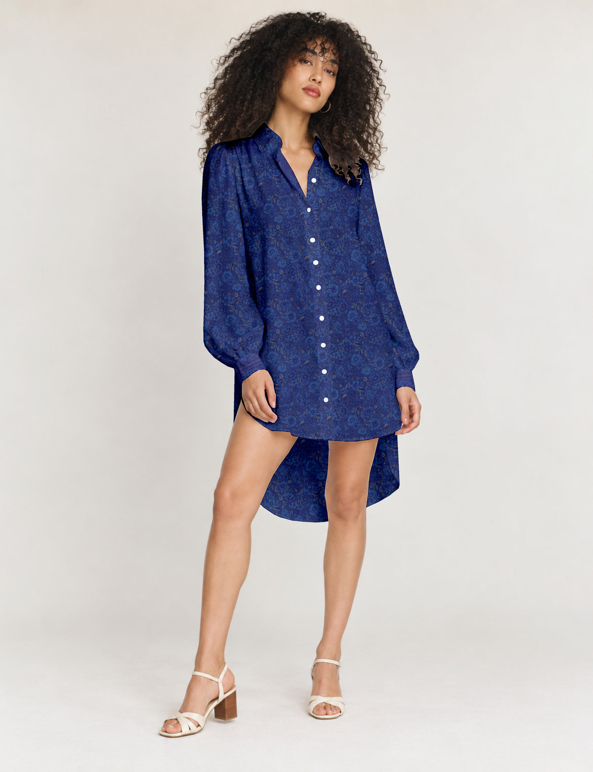 High low shirt with a relaxed fit, button-down front, classic collar, gathered shoulders and full-length blouson sleeves.