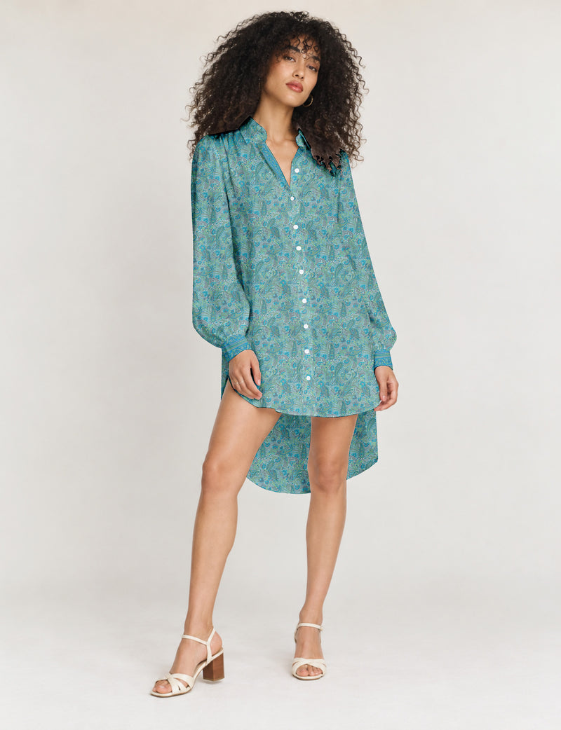 High low shirt with a relaxed fit, button-down front, classic collar, gathered shoulders and full-length blouson sleeves.