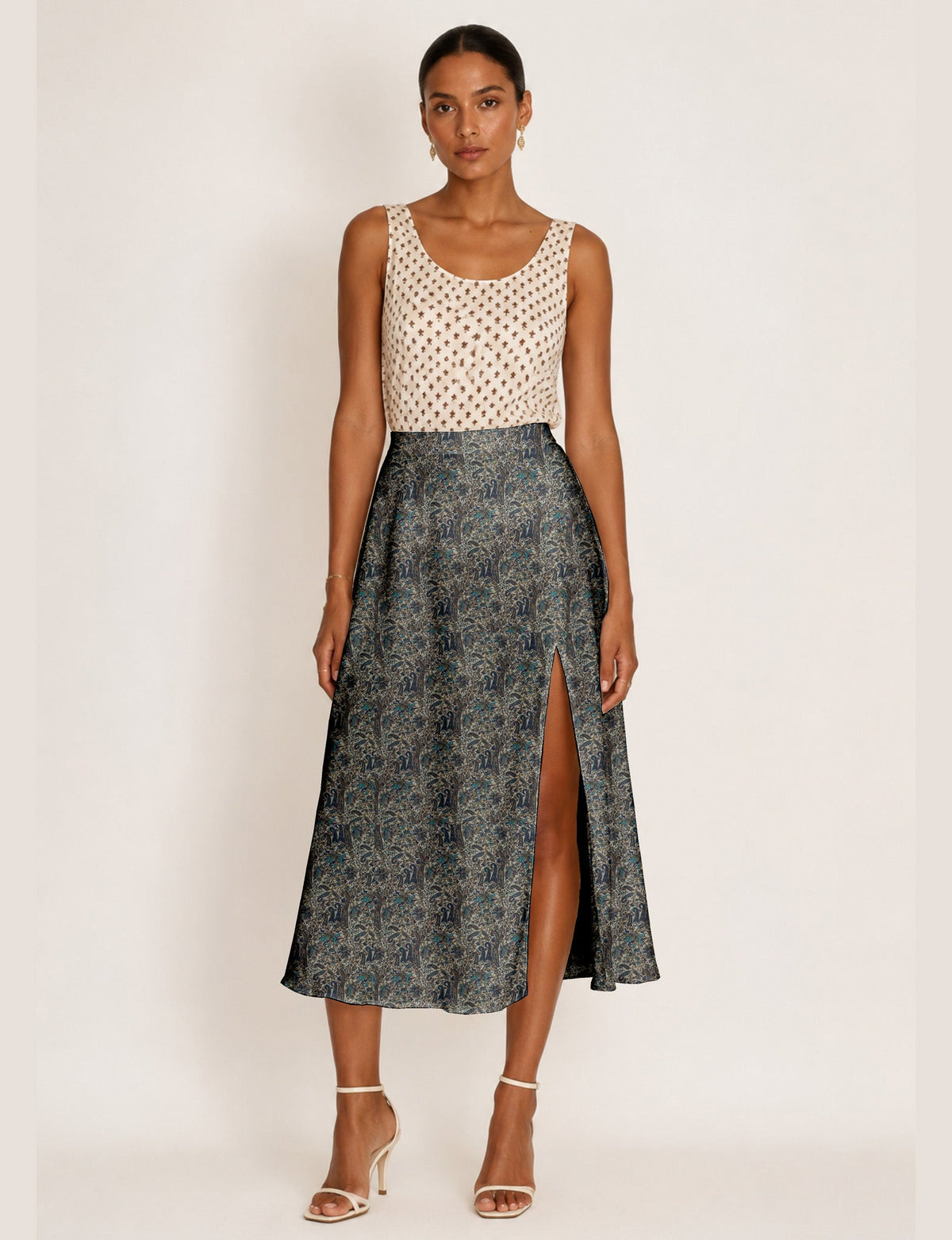 A line skirt with slit - Blue Paisley