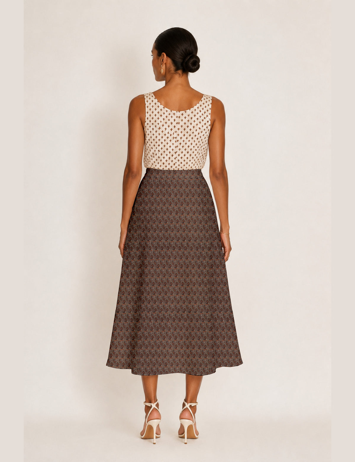 A line skirt with slit - Brown Paisley