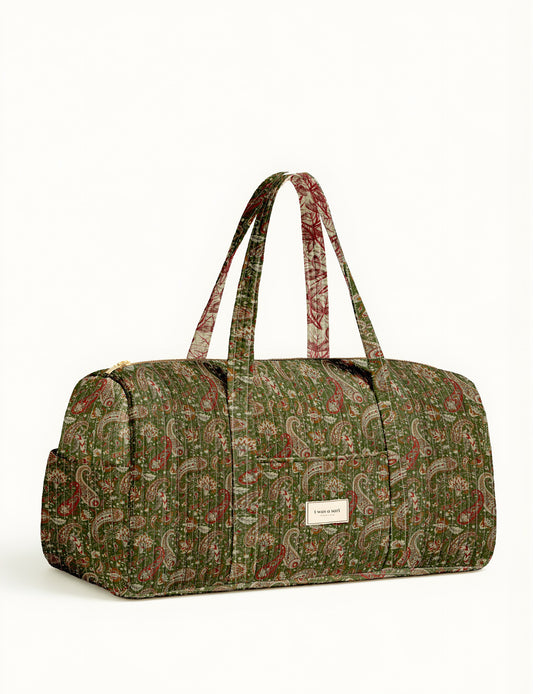 Quilted travel barrel bag with spacious interior and dual handles
Stylish quilted barrel handbag for daily use and short trips
Quilted barrel duffle-style bag with zip closure and inner pouch
I was a Sari quilted barrel bag front view showing structured shape
Quilted barrel bag side view highlighting size and handle drop
Open quilted barrel bag showing spacious interior and pouch