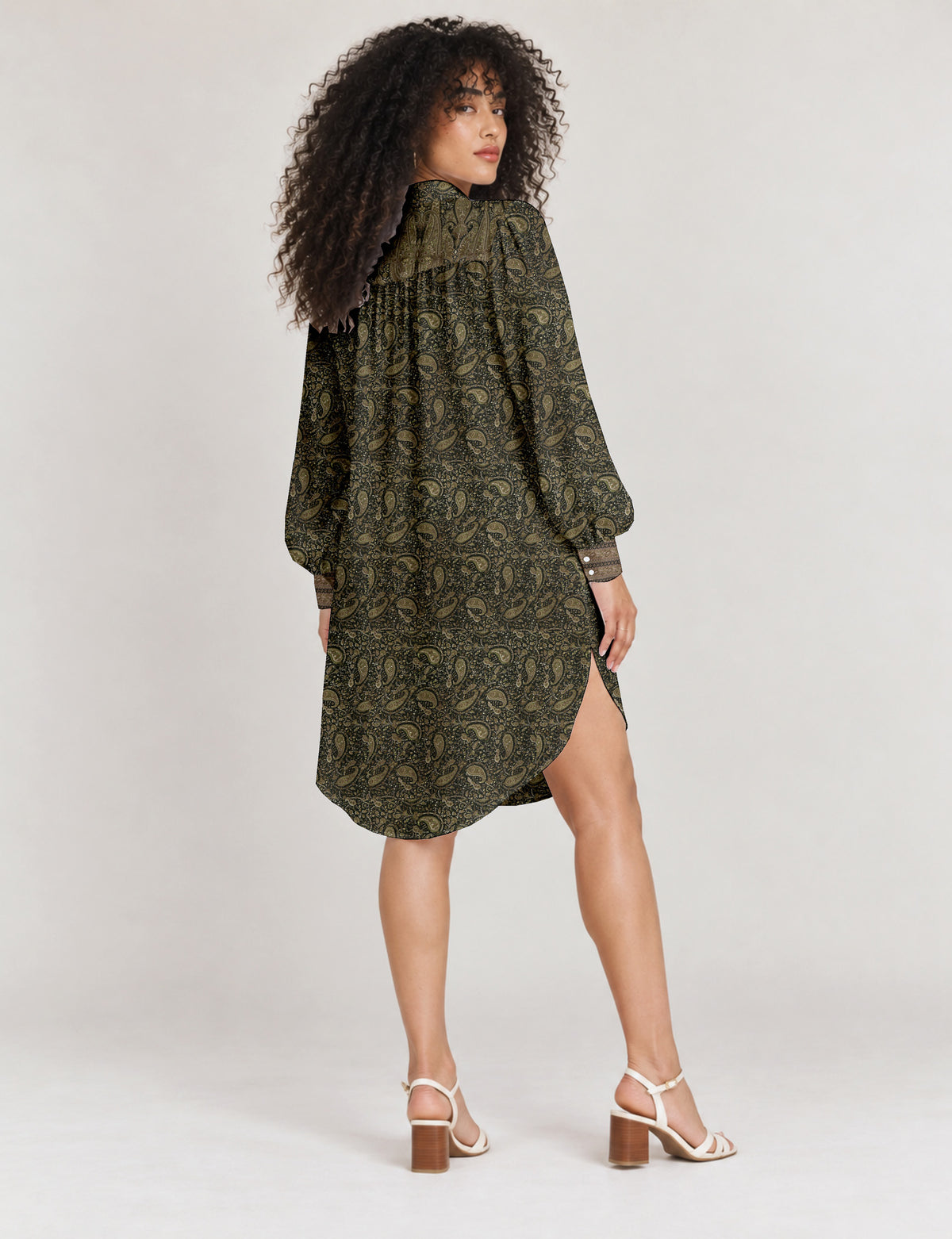 High low shirt with a relaxed fit, button-down front, classic collar, gathered shoulders and full-length blouson sleeves.