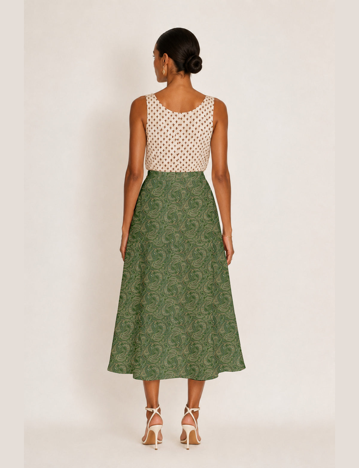 A line skirt with slit - Green Paisley