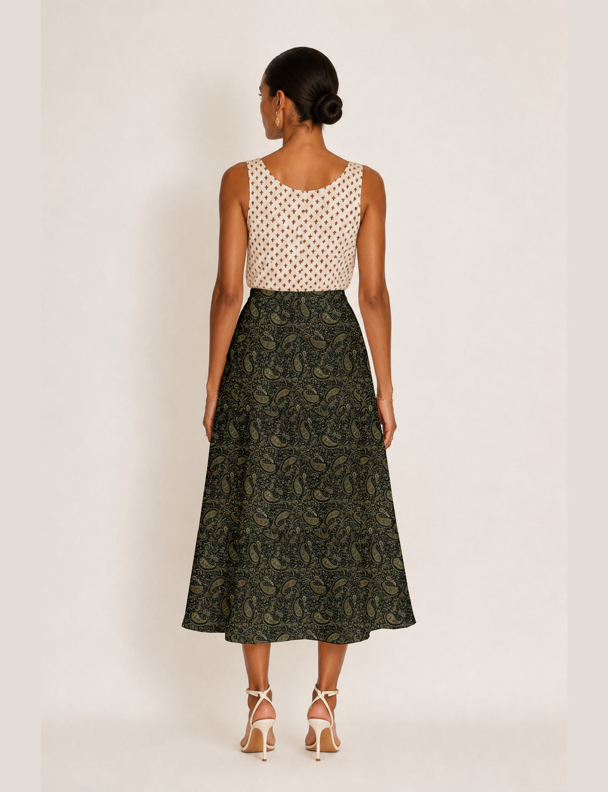 A line skirt with slit - Green Paisley