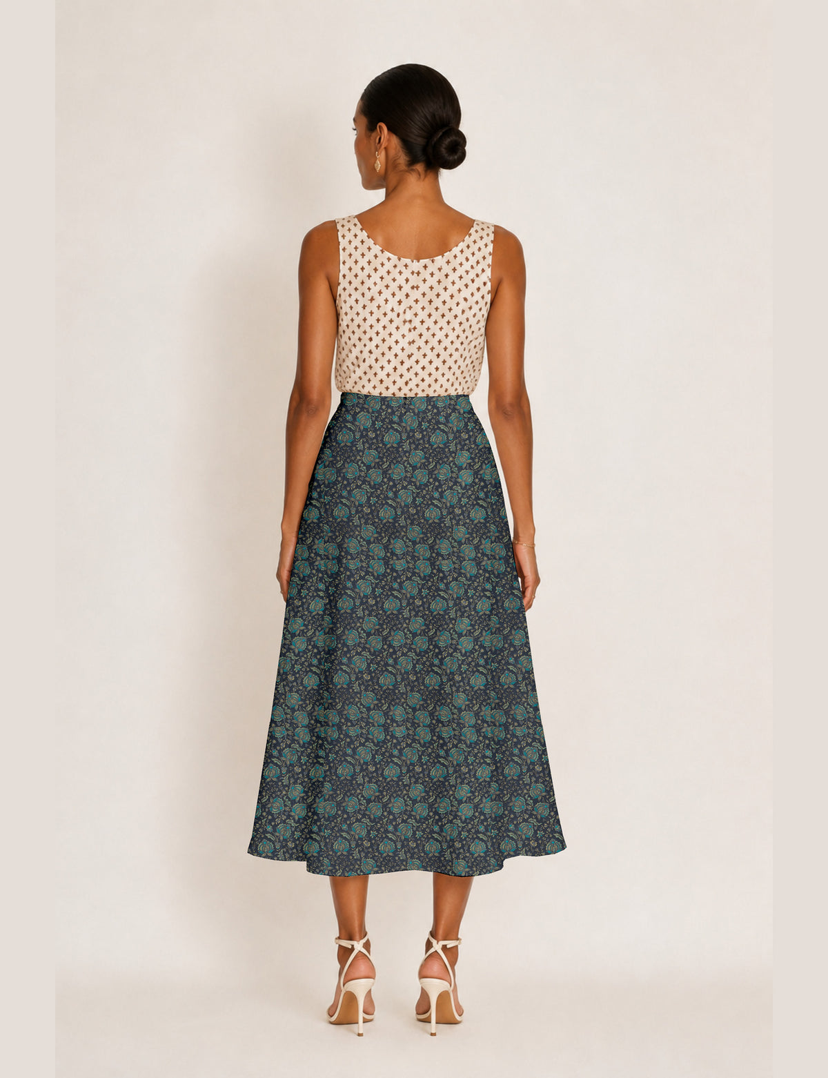 A line skirt with slit - Grey Floral