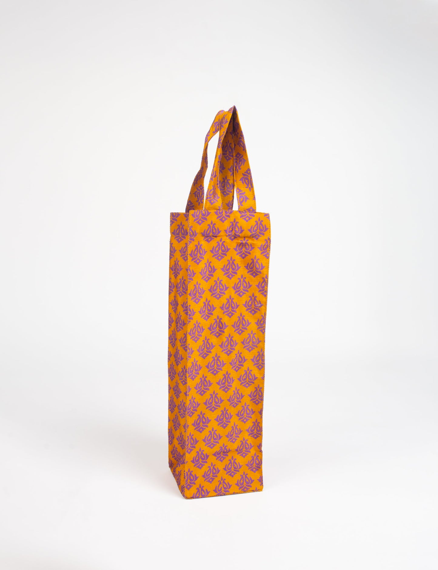 Indulge in eco-conscious wine storage with our Wine Bags, handcrafted from pre-loved saris by Mumbai craftswomen. Sturdy and stylish, these rectangular bags with small handles ensure a leak-free, eco-friendly solution for carrying and storing regular and sparkling wine bottles.