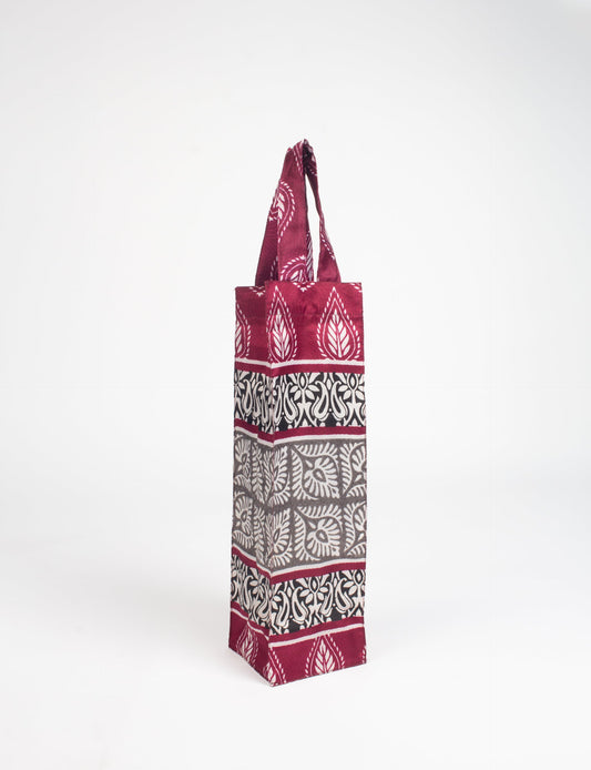 Indulge in eco-conscious wine storage with our Wine Bags, handcrafted from pre-loved saris by Mumbai craftswomen. Sturdy and stylish, these rectangular bags with small handles ensure a leak-free, eco-friendly solution for carrying and storing regular and sparkling wine bottles.