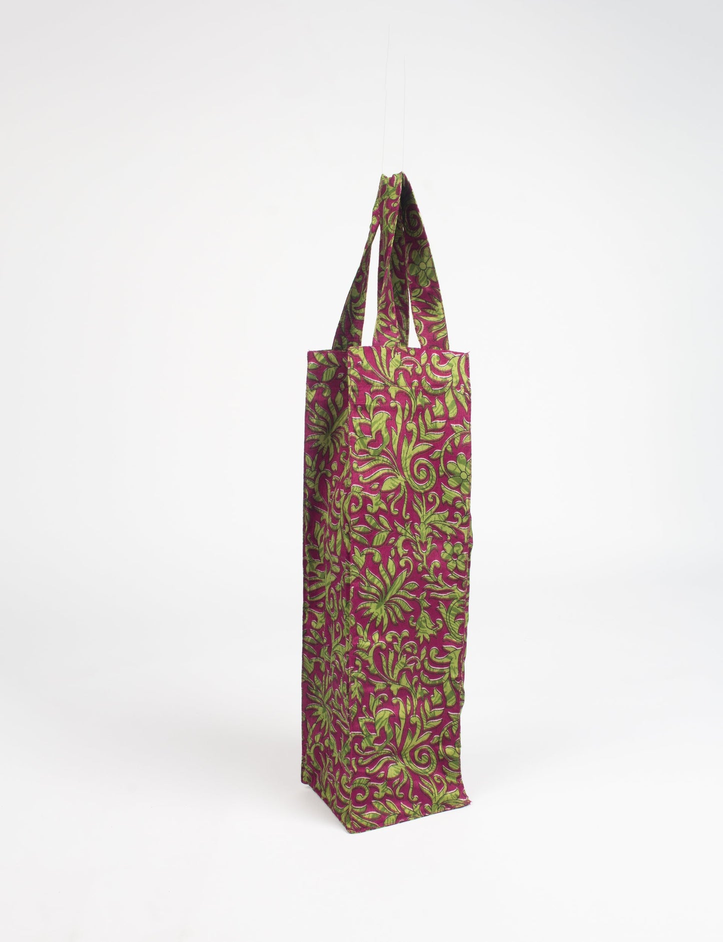 Indulge in eco-conscious wine storage with our Wine Bags, handcrafted from pre-loved saris by Mumbai craftswomen. Sturdy and stylish, these rectangular bags with small handles ensure a leak-free, eco-friendly solution for carrying and storing regular and sparkling wine bottles.