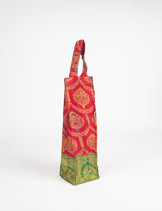 Indulge in eco-conscious wine storage with our Wine Bags, handcrafted from pre-loved saris by Mumbai craftswomen. Sturdy and stylish, these rectangular bags with small handles ensure a leak-free, eco-friendly solution for carrying and storing regular and sparkling wine bottles.