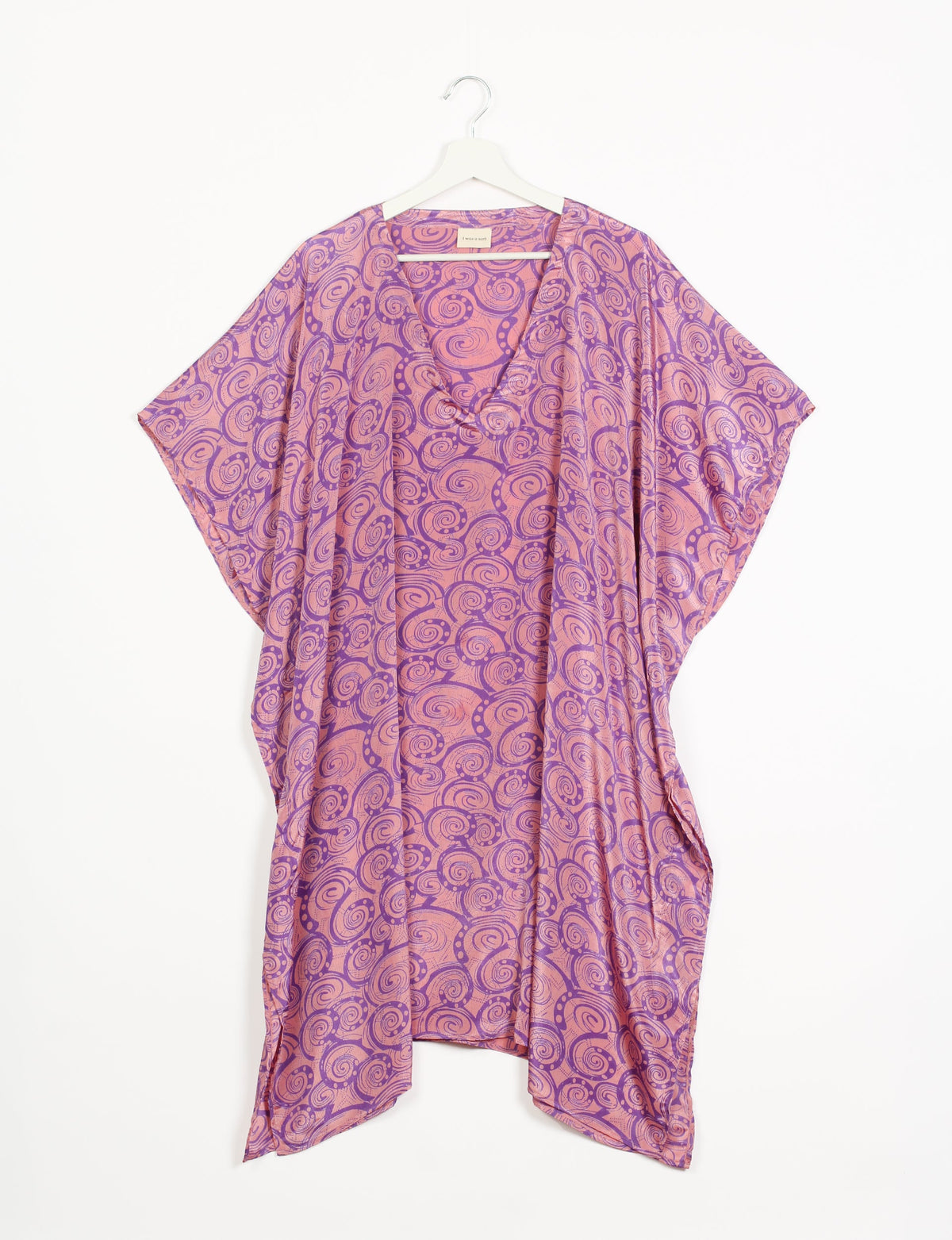 Flowing and festive KAFTAN, an essential for your getaway wardrobe. Versatile for at-home lounging or poolside cocktails. Accessorize with our silk pouches or tote bag for a socially-conscious and stylish look, perfect even for dinner outings. Crafted from sustainable materials, this eco-friendly kaftan adds a touch of conscious fashion to your style.