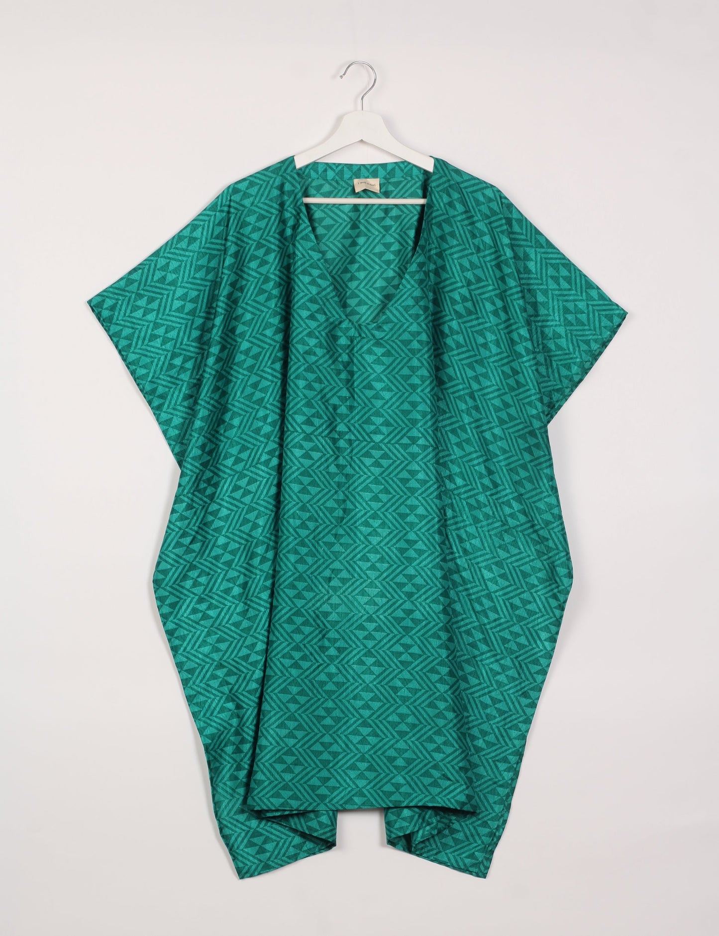 Flowing and festive KAFTAN, an essential for your getaway wardrobe. Versatile for at-home lounging or poolside cocktails. Accessorize with our silk pouches or tote bag for a socially-conscious and stylish look, perfect even for dinner outings. Crafted from sustainable materials, this eco-friendly kaftan adds a touch of conscious fashion to your style.