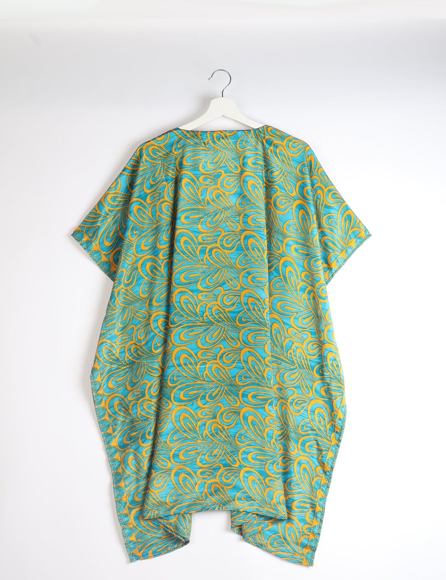 Flowing and festive KAFTAN, an essential for your getaway wardrobe. Versatile for at-home lounging or poolside cocktails. Accessorize with our silk pouches or tote bag for a socially-conscious and stylish look, perfect even for dinner outings. Crafted from sustainable materials, this eco-friendly kaftan adds a touch of conscious fashion to your style.