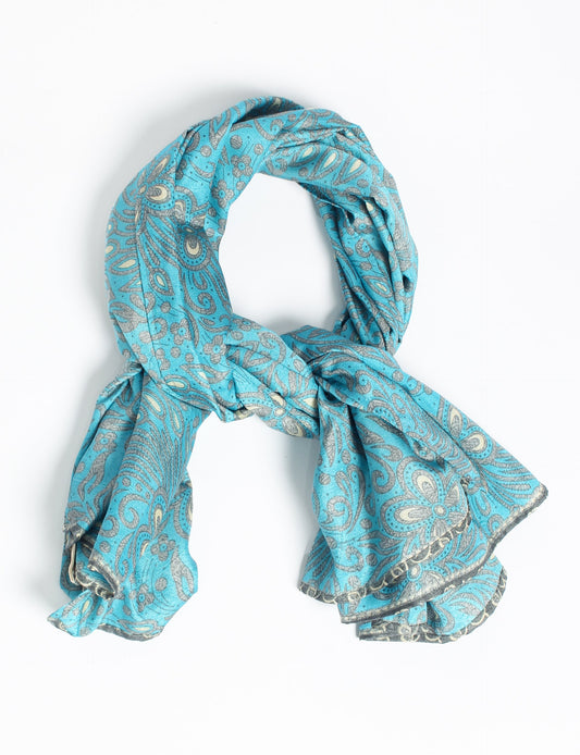 Chic and eco-friendly FOULARD square scarves, perfect for dressing up any outfit. Versatile styling around the head or neck for sunny days outdoors and evenings indoors, in warm and cooler climes. Ethical, eco-friendly, and stylish accessories to elevate your sustainable fashion game.