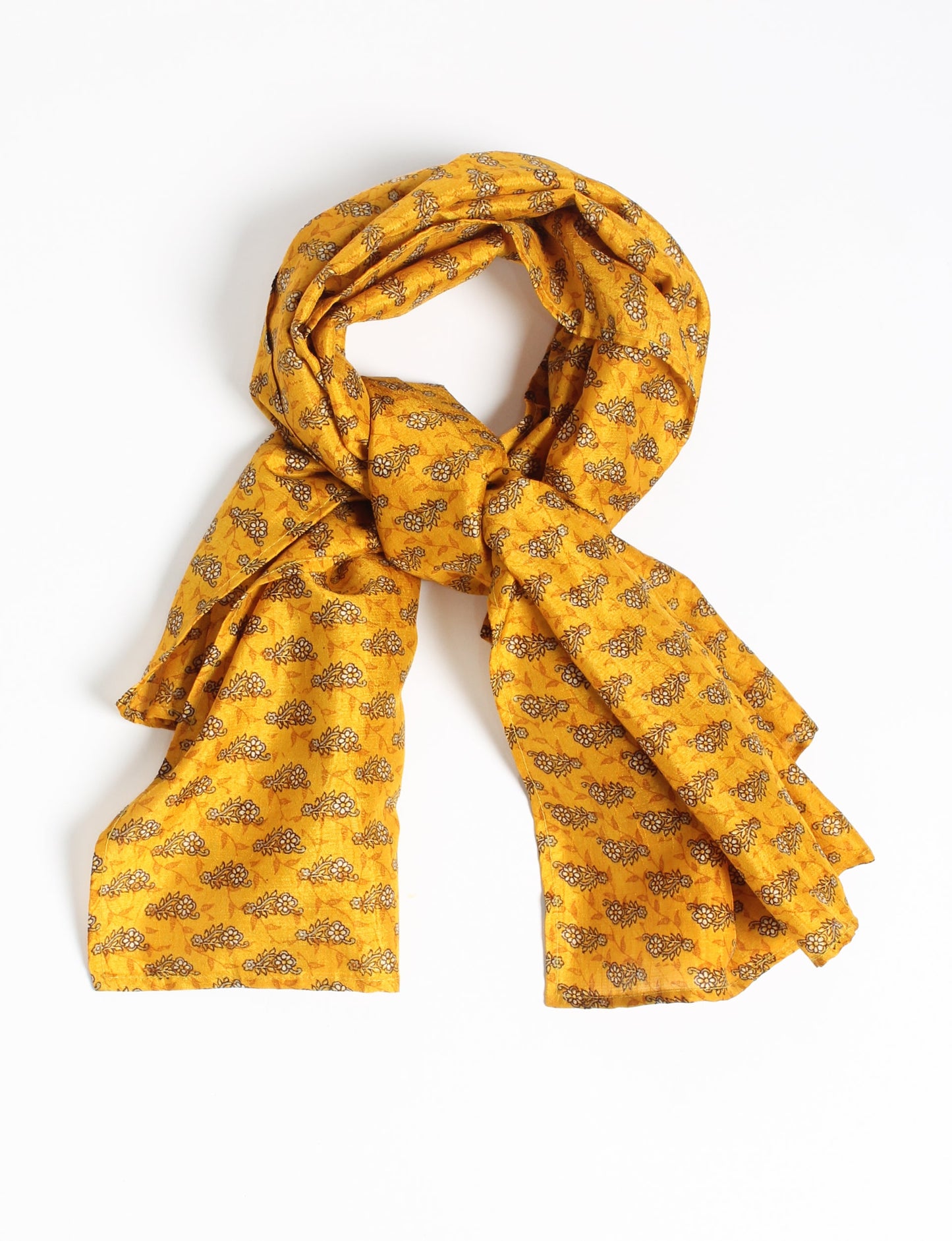 Chic and eco-friendly FOULARD square scarves, perfect for dressing up any outfit. Versatile styling around the head or neck for sunny days outdoors and evenings indoors, in warm and cooler climes. Ethical, eco-friendly, and stylish accessories to elevate your sustainable fashion game.