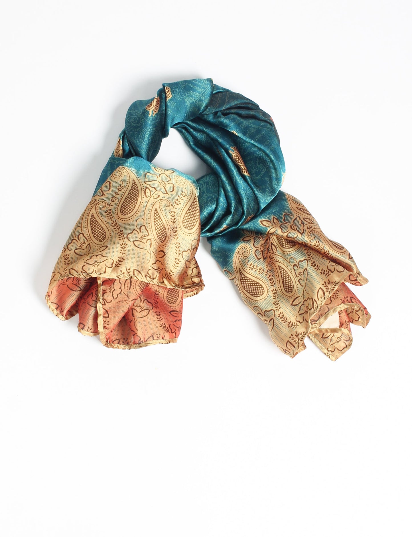 Chic and eco-friendly FOULARD square scarves, perfect for dressing up any outfit. Versatile styling around the head or neck for sunny days outdoors and evenings indoors, in warm and cooler climes. Ethical, eco-friendly, and stylish accessories to elevate your sustainable fashion game.