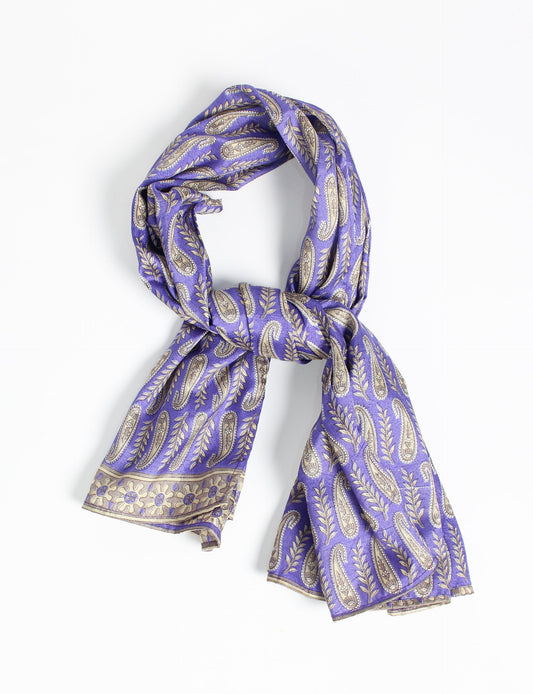 Chic and eco-friendly FOULARD square scarves, perfect for dressing up any outfit. Versatile styling around the head or neck for sunny days outdoors and evenings indoors, in warm and cooler climes. Ethical, eco-friendly, and stylish accessories to elevate your sustainable fashion game.