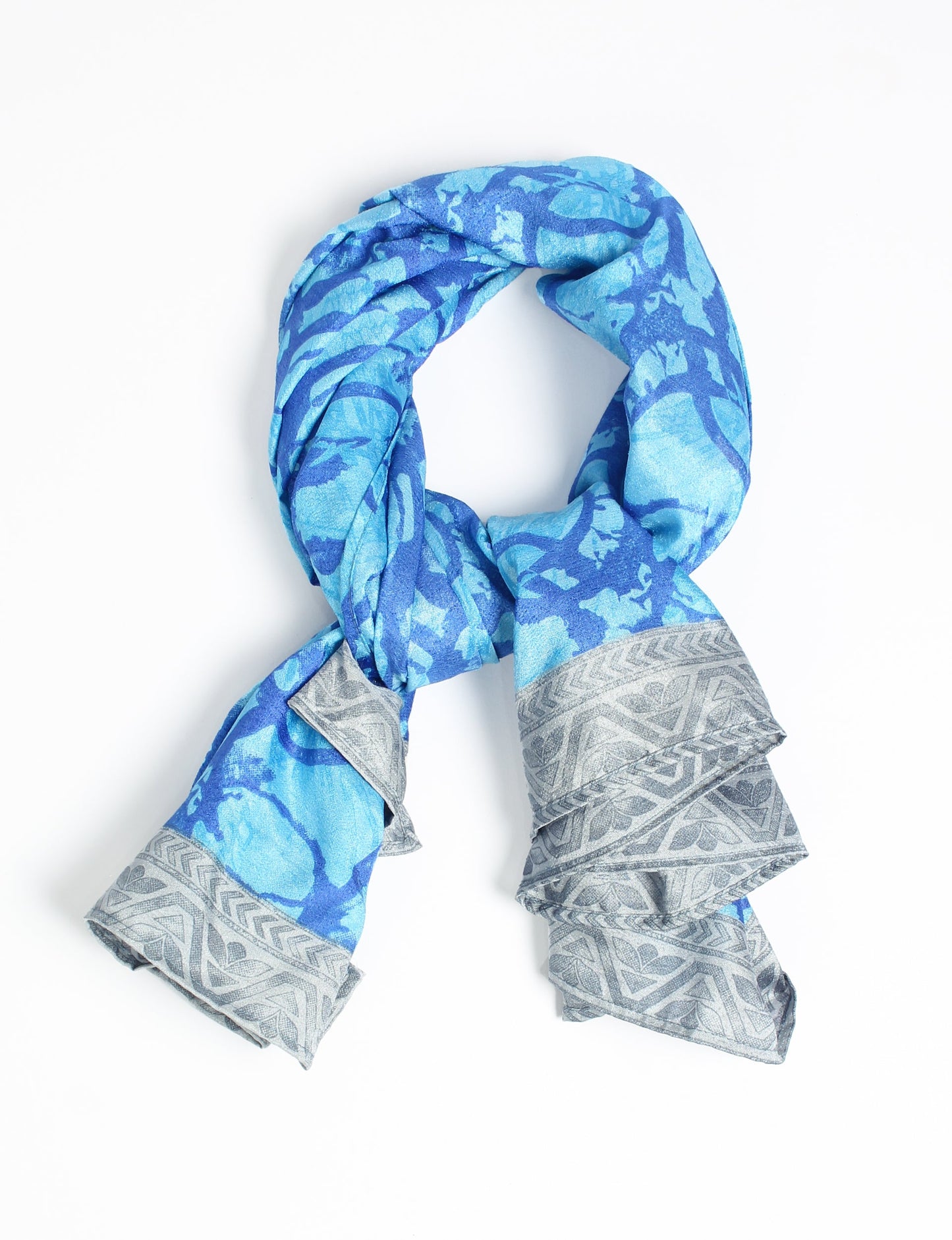 Chic and eco-friendly FOULARD square scarves, perfect for dressing up any outfit. Versatile styling around the head or neck for sunny days outdoors and evenings indoors, in warm and cooler climes. Ethical, eco-friendly, and stylish accessories to elevate your sustainable fashion game.