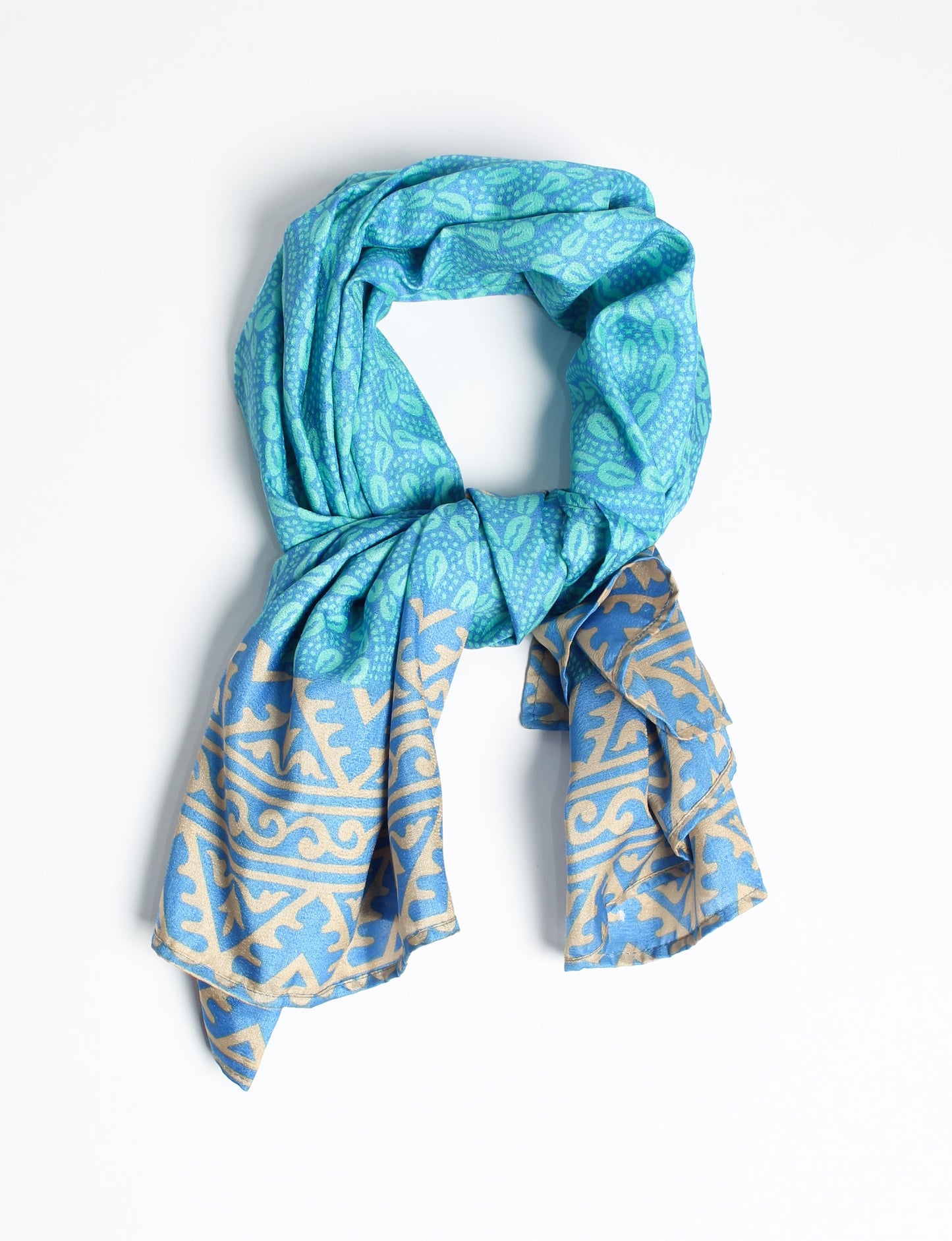 Chic and eco-friendly FOULARD square scarves, perfect for dressing up any outfit. Versatile styling around the head or neck for sunny days outdoors and evenings indoors, in warm and cooler climes. Ethical, eco-friendly, and stylish accessories to elevate your sustainable fashion game.