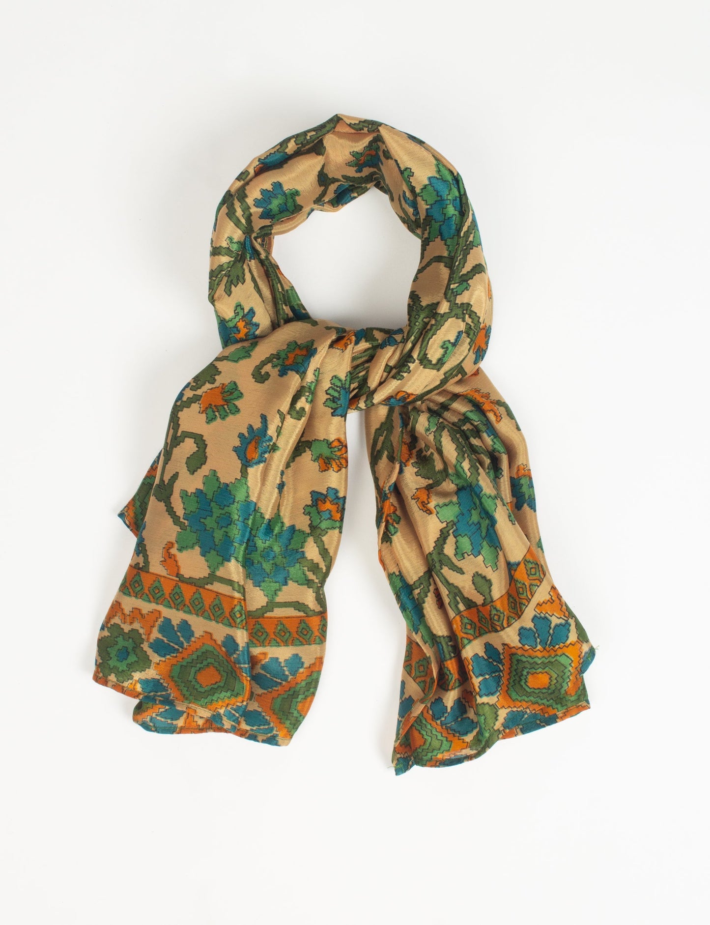 Chic and eco-friendly FOULARD square scarves, perfect for dressing up any outfit. Versatile styling around the head or neck for sunny days outdoors and evenings indoors, in warm and cooler climes. Ethical, eco-friendly, and stylish accessories to elevate your sustainable fashion game.