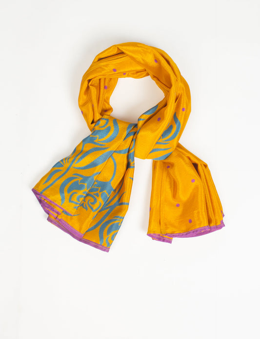 Chic and eco-friendly FOULARD square scarves, perfect for dressing up any outfit. Versatile styling around the head or neck for sunny days outdoors and evenings indoors, in warm and cooler climes. Ethical, eco-friendly, and stylish accessories to elevate your sustainable fashion game.