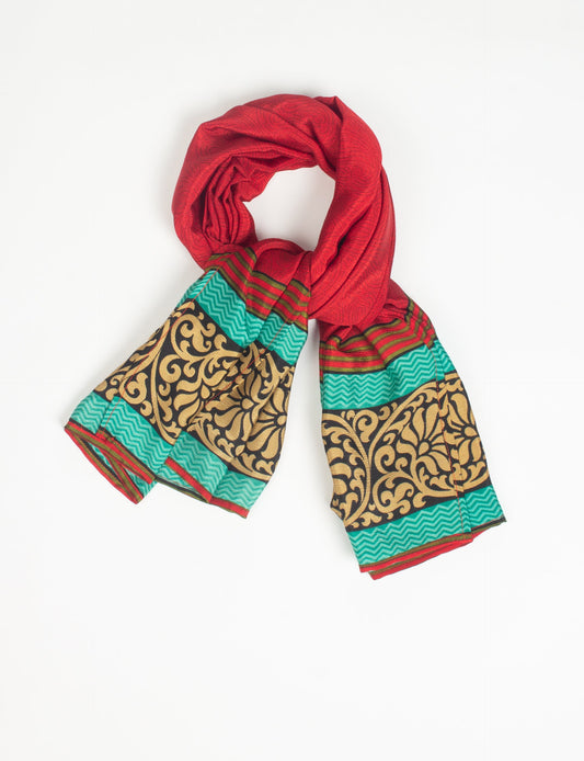 Chic and eco-friendly FOULARD square scarves, perfect for dressing up any outfit. Versatile styling around the head or neck for sunny days outdoors and evenings indoors, in warm and cooler climes. Ethical, eco-friendly, and stylish accessories to elevate your sustainable fashion game.