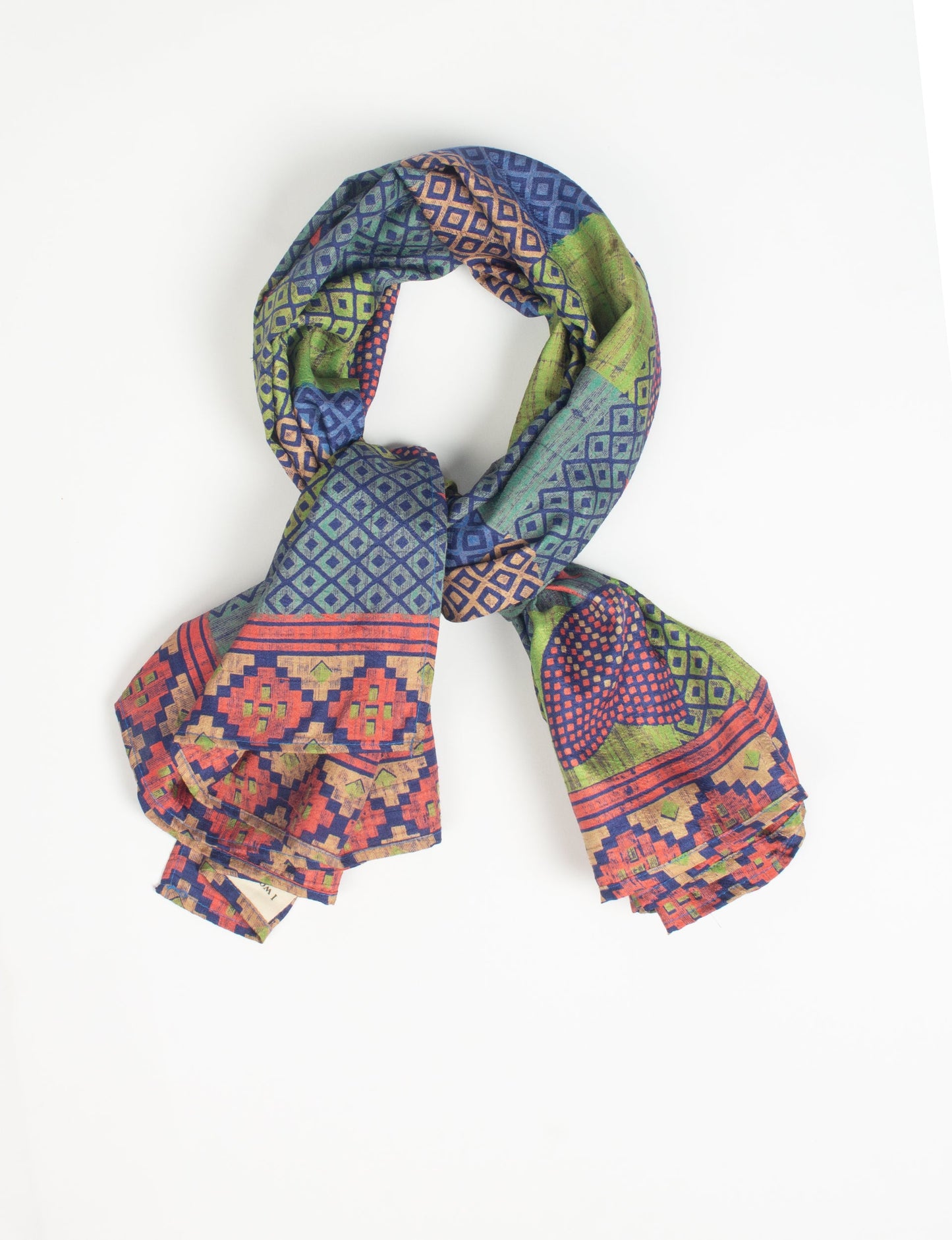 Chic and eco-friendly FOULARD square scarves, perfect for dressing up any outfit. Versatile styling around the head or neck for sunny days outdoors and evenings indoors, in warm and cooler climes. Ethical, eco-friendly, and stylish accessories to elevate your sustainable fashion game.