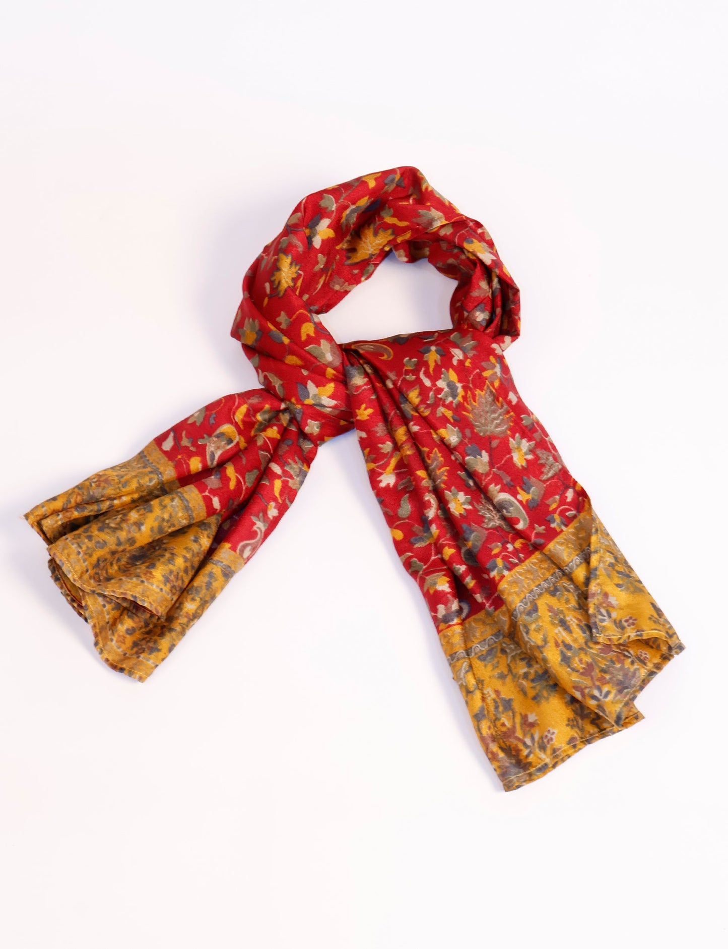 Chic and eco-friendly FOULARD square scarves, perfect for dressing up any outfit. Versatile styling around the head or neck for sunny days outdoors and evenings indoors, in warm and cooler climes. Ethical, eco-friendly, and stylish accessories to elevate your sustainable fashion game.