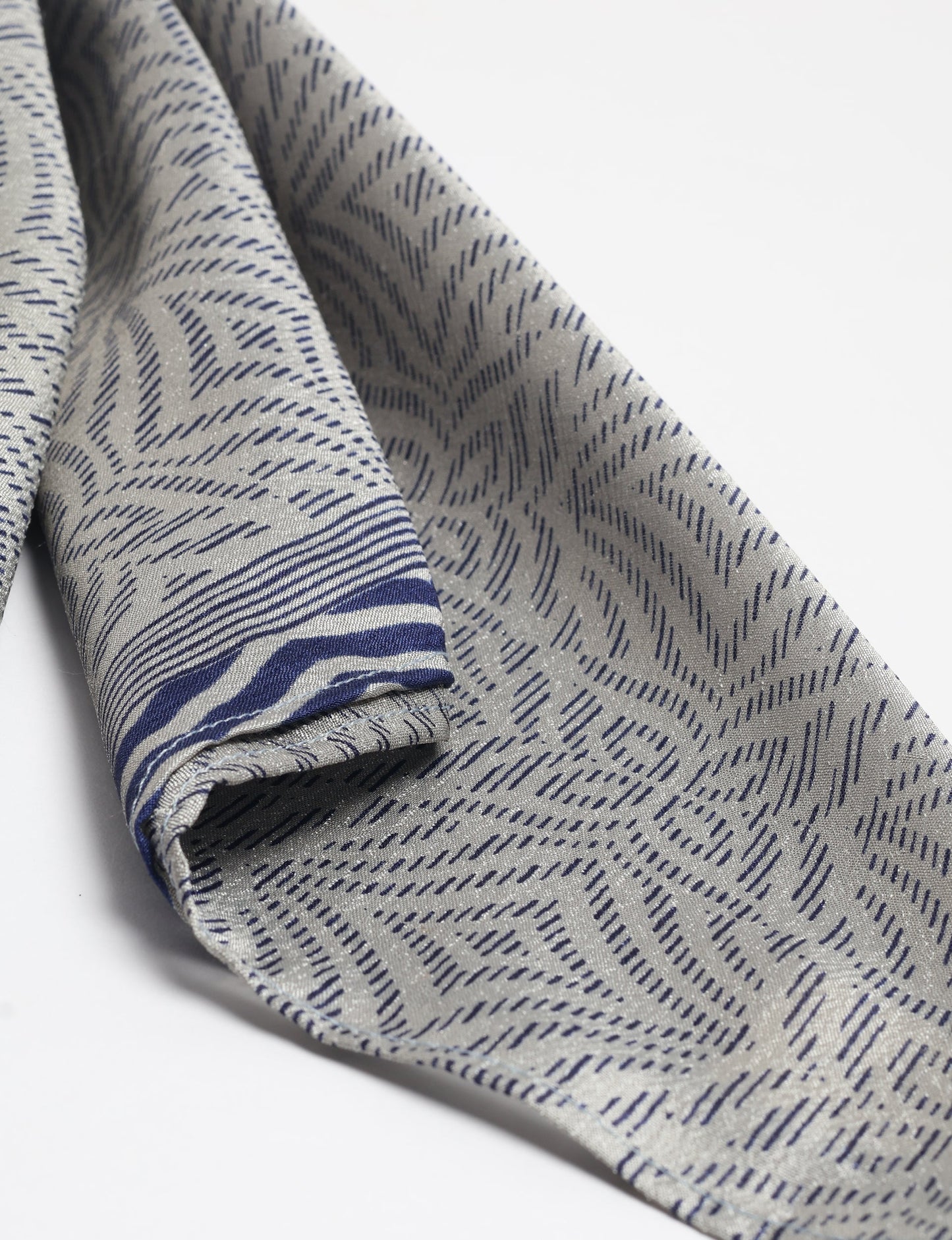 Chic and eco-friendly FOULARD square scarves, perfect for dressing up any outfit. Versatile styling around the head or neck for sunny days outdoors and evenings indoors, in warm and cooler climes. Ethical, eco-friendly, and stylish accessories to elevate your sustainable fashion game.