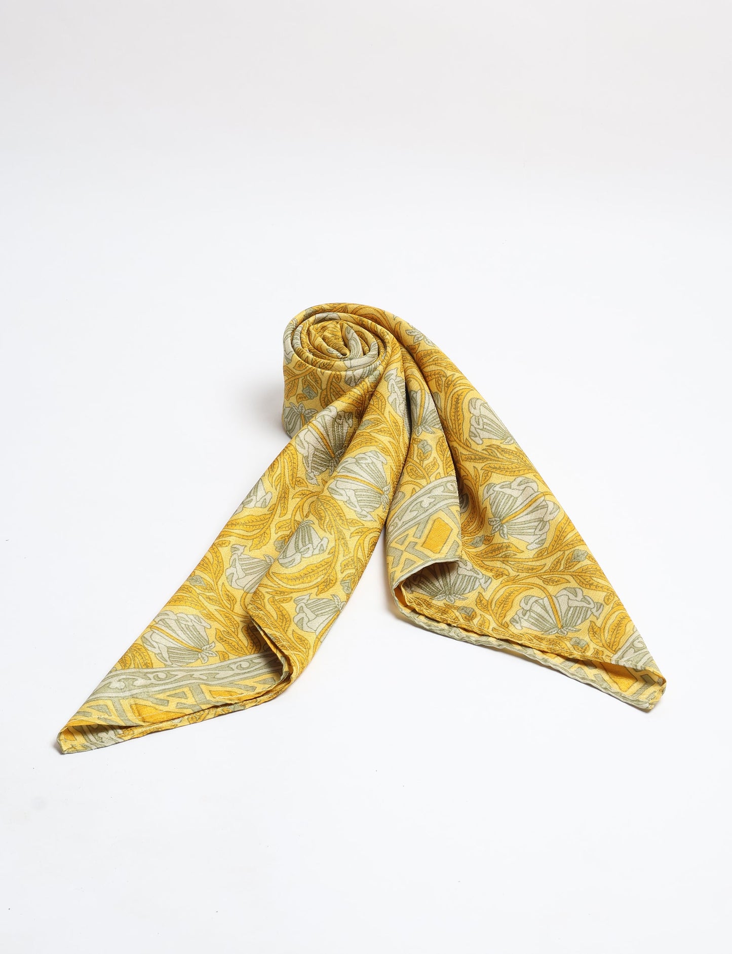 Chic and eco-friendly FOULARD square scarves, perfect for dressing up any outfit. Versatile styling around the head or neck for sunny days outdoors and evenings indoors, in warm and cooler climes. Ethical, eco-friendly, and stylish accessories to elevate your sustainable fashion game.